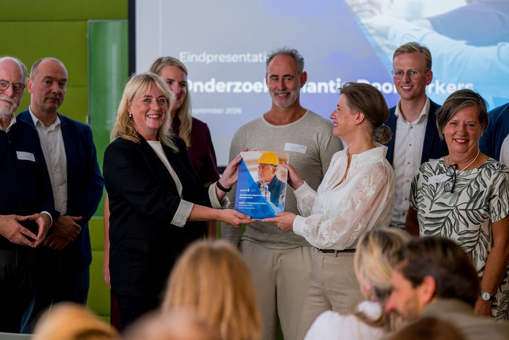 Doorwerken na de AOW mag steeds vaker, maar staat nog nauwelijks in een cao